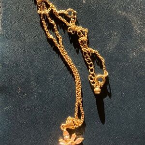 Gold Tone Necklace with Star Pendant